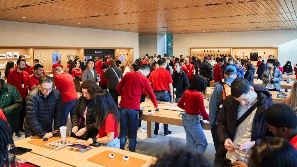 Suasana di Apple Pacivic